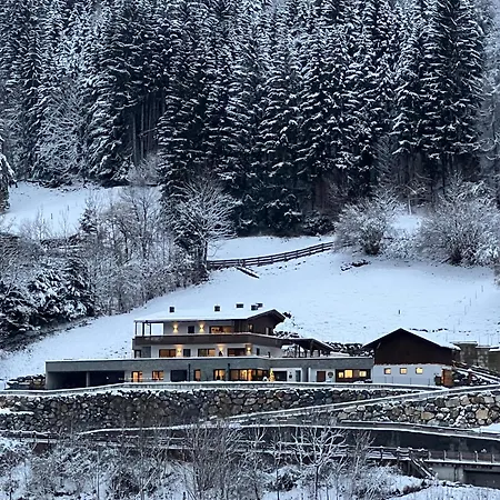 Kitzlochklammblick Hof Apartment Taxenbach
